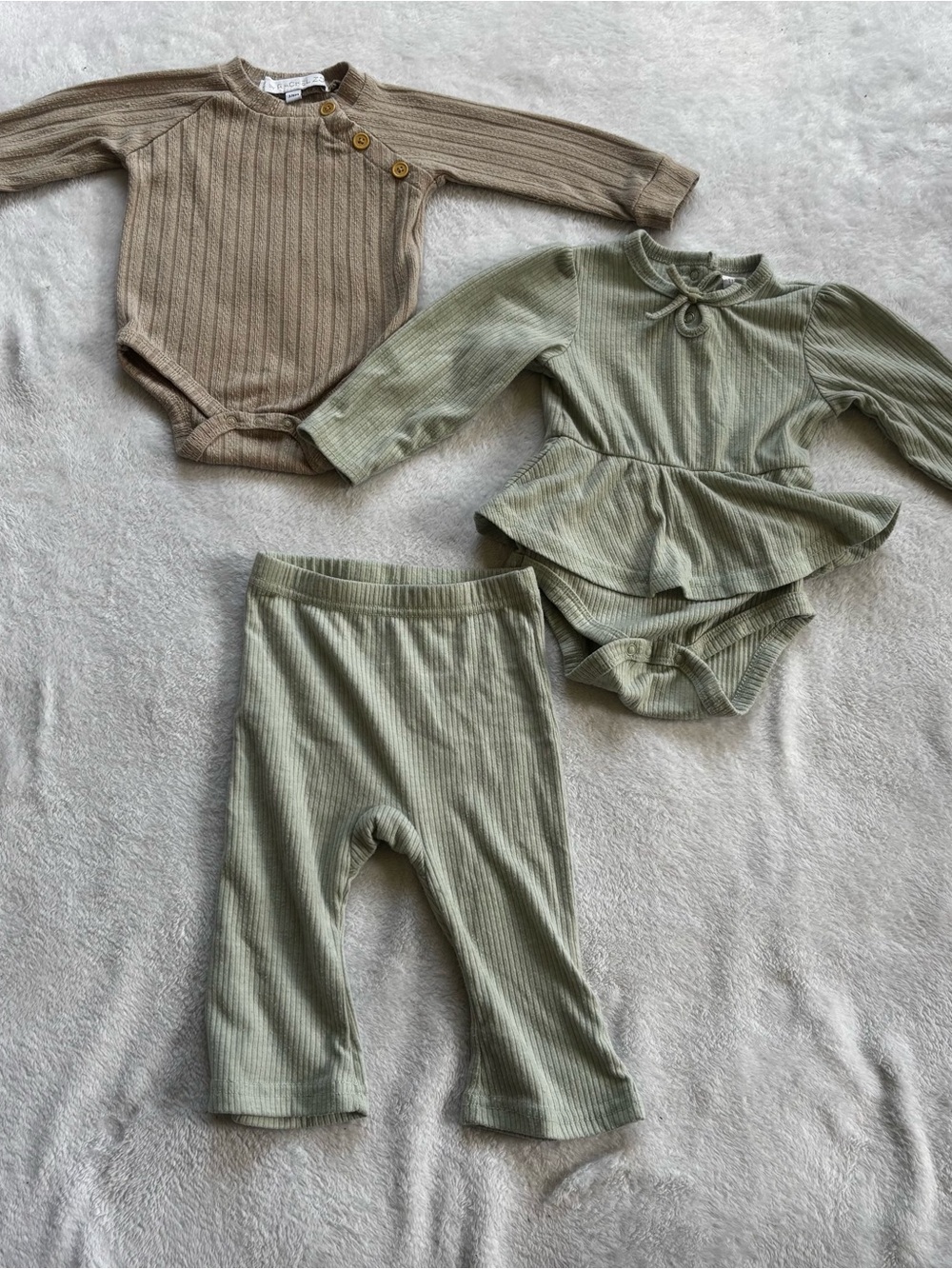 Rachel Zoe Baby Girl 3-Piece Ribbed Outfit Lot – Neutral Onesies & Pants Set